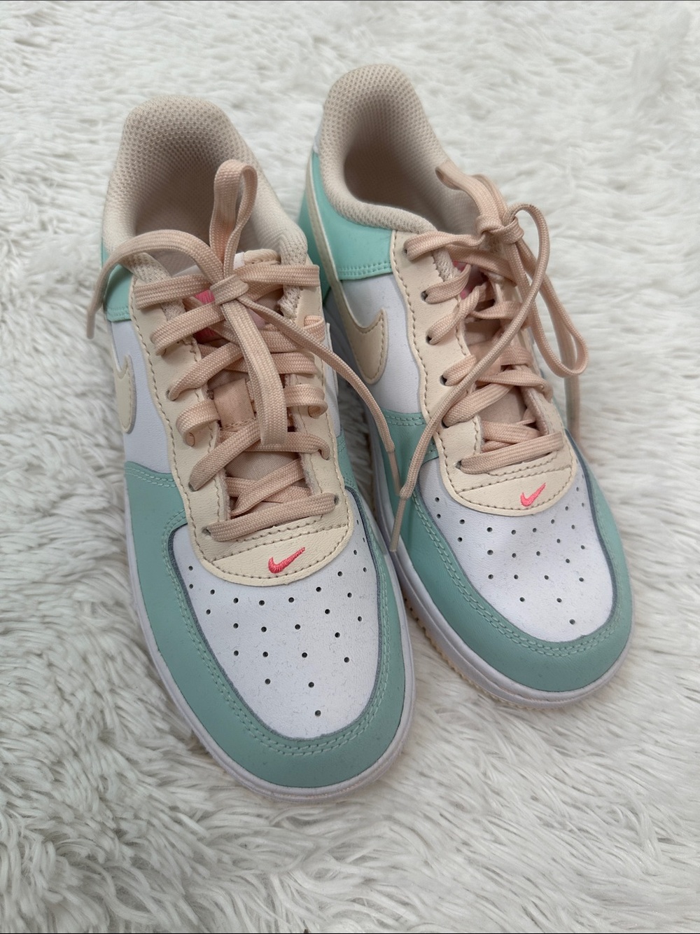 🏰 Nike Air Force 1 LV8 Sneaker
